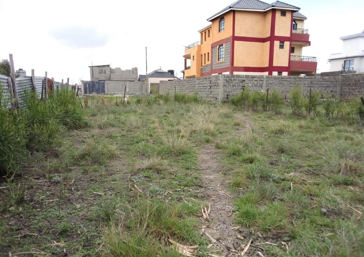 40x80 Plot Under 2.5M