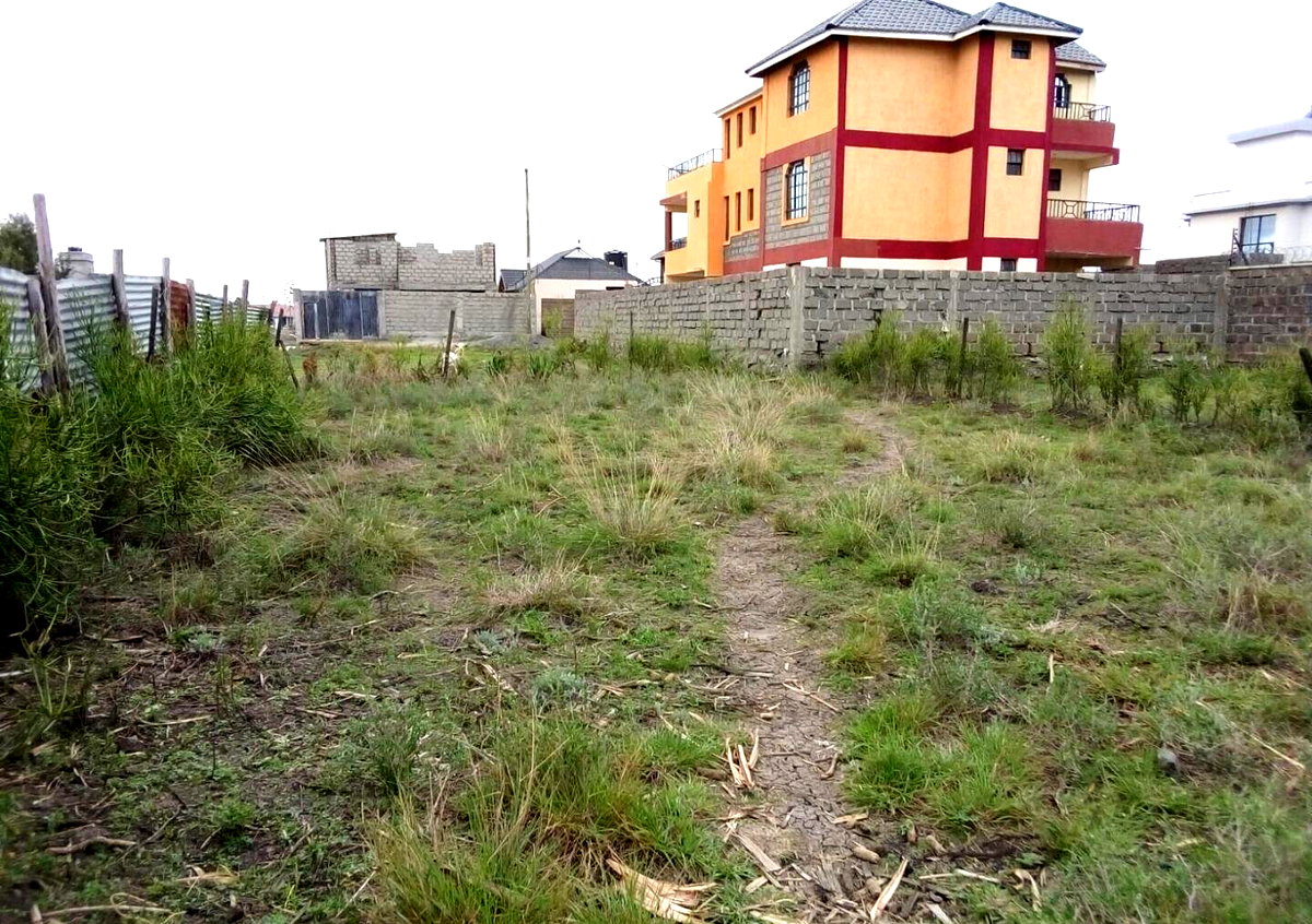 40x80 Plot Under 2.5M
