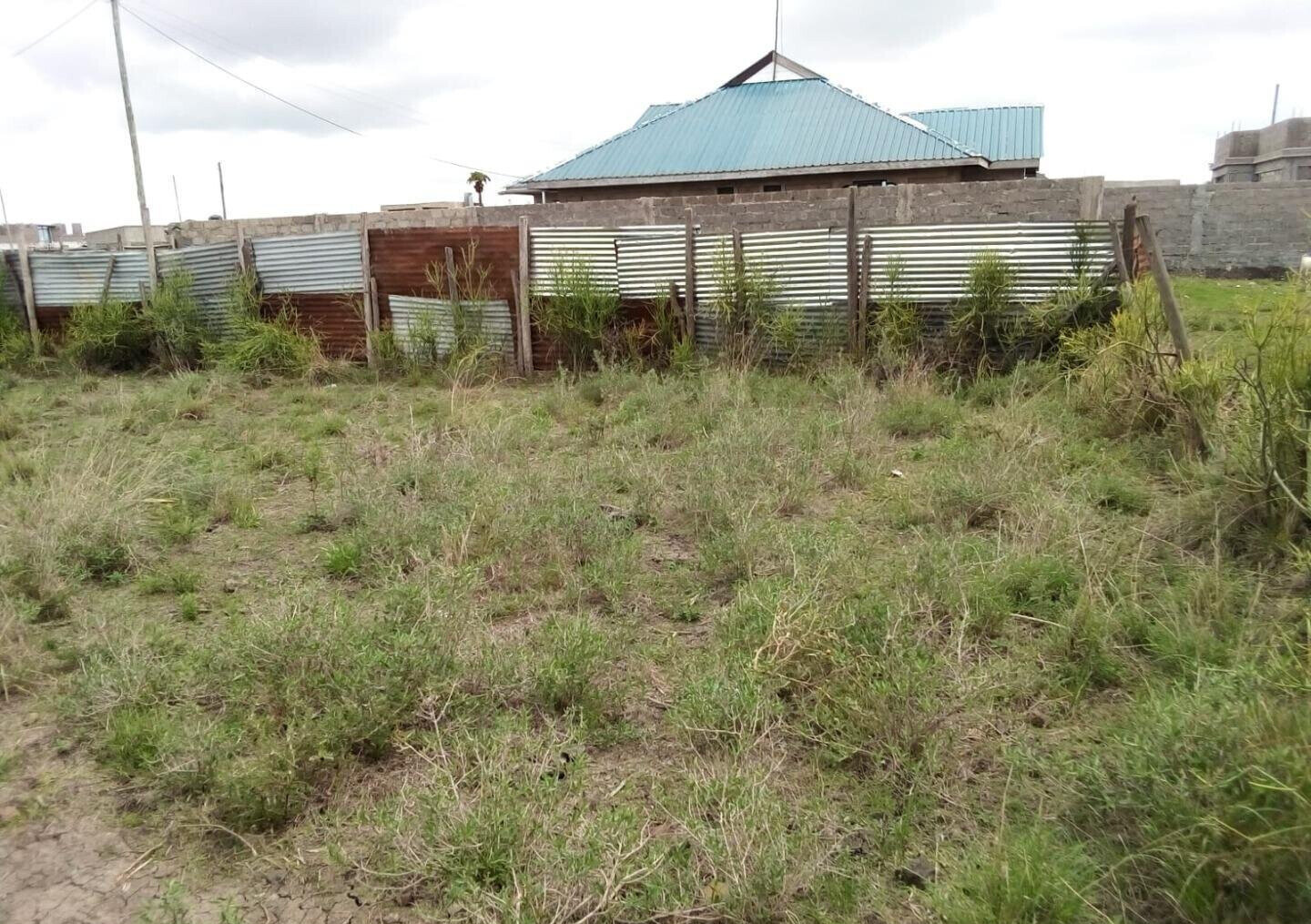 40x80 Plot Under 2.5M