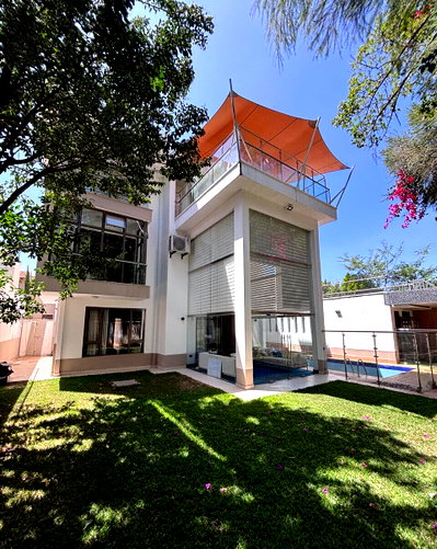 5BR Luxury Home with Garden