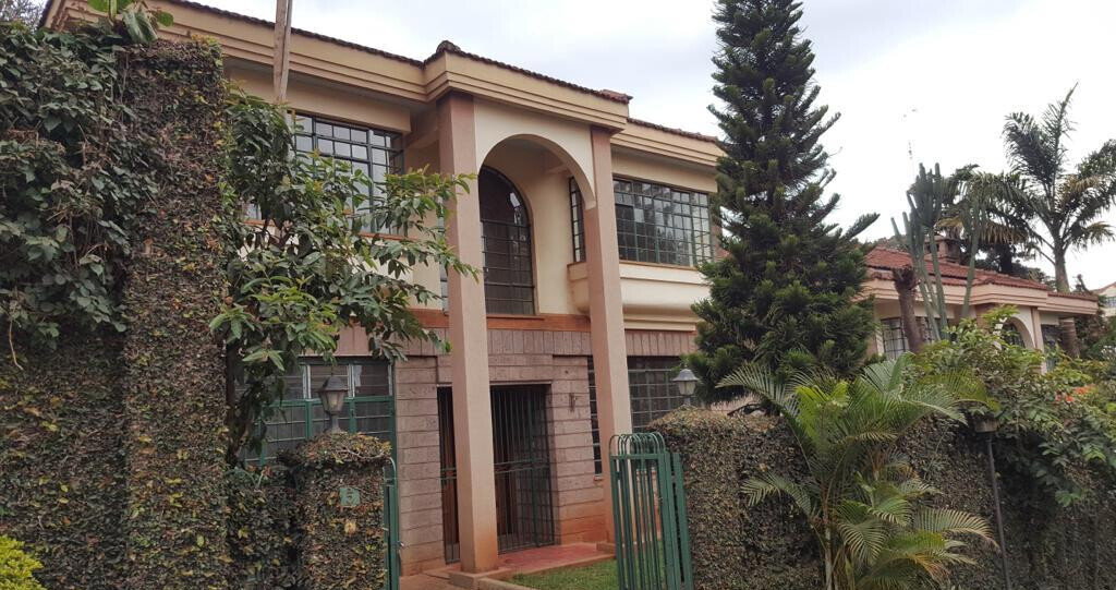 4BR All-Ensuite Townhouse with Private Garden & DSQ - Westlands
