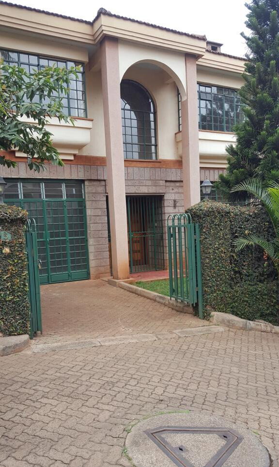 4BR All-Ensuite Townhouse with Private Garden & DSQ - Westlands