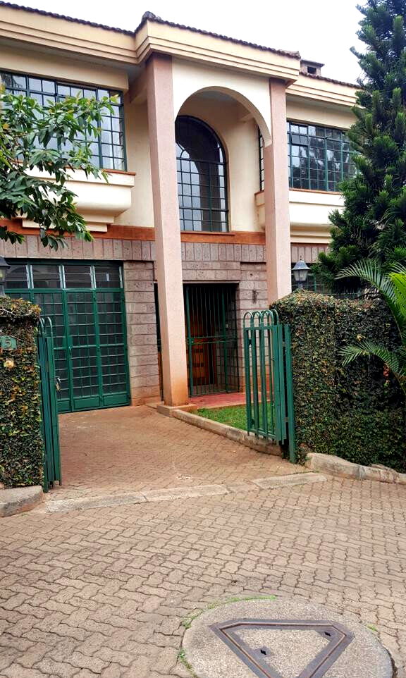 4BR All-Ensuite Townhouse with Private Garden & DSQ - Westlands
