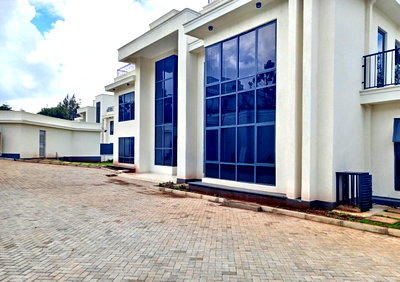 6BR Garden Estate with Parking