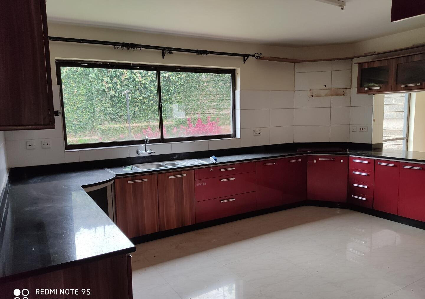 5-Ensuite Townhouse with Pool & DSQ - Grevillea Grove, Westlands