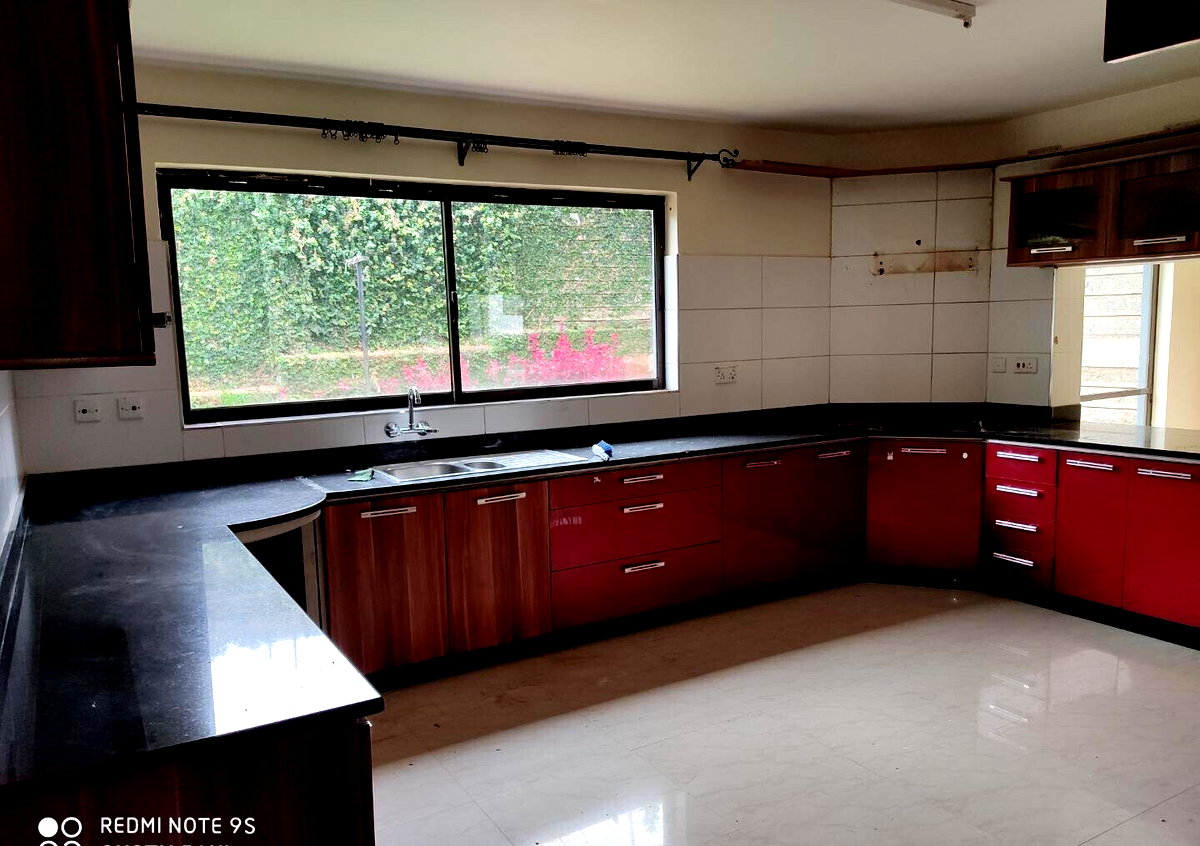 5-Ensuite Townhouse with Pool & DSQ - Grevillea Grove, Westlands