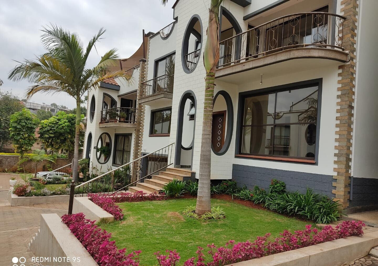 5-Ensuite Townhouse with Pool & DSQ - Grevillea Grove, Westlands