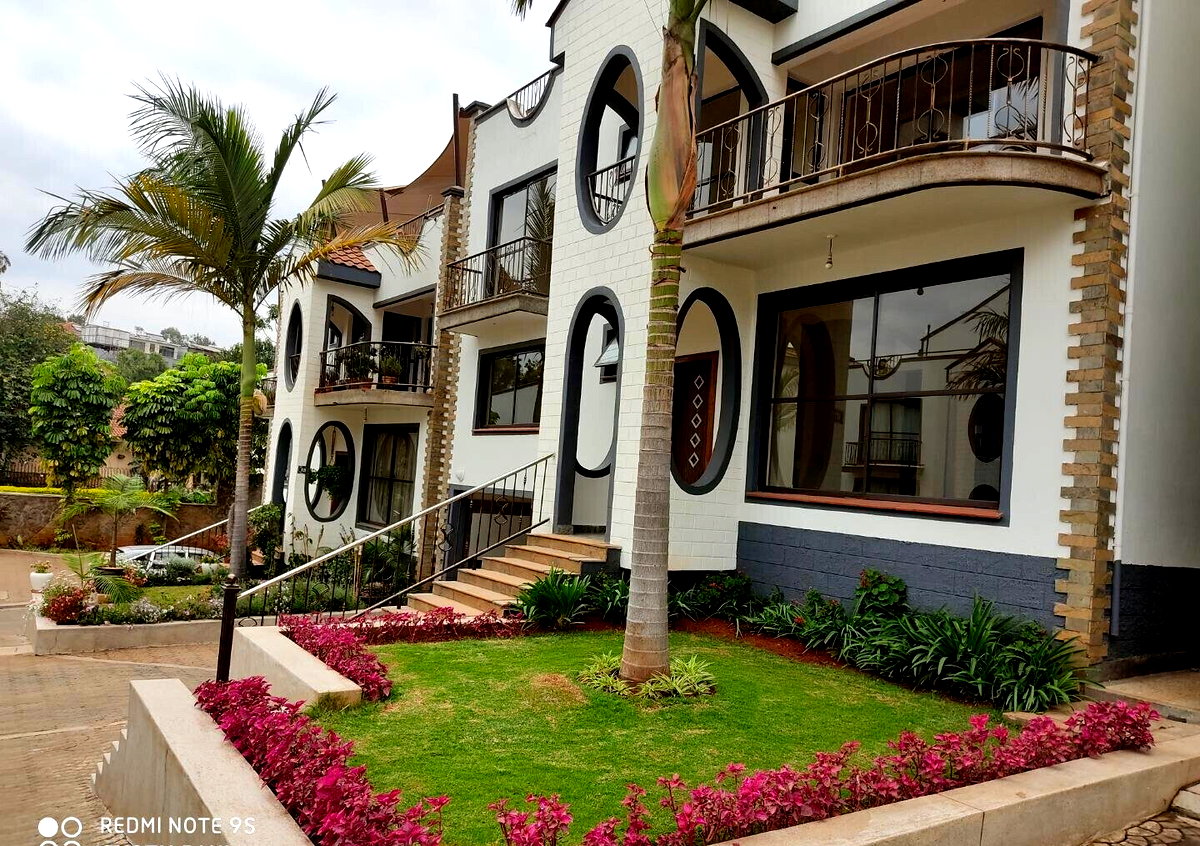 5-Ensuite Townhouse with Pool & DSQ - Grevillea Grove, Westlands