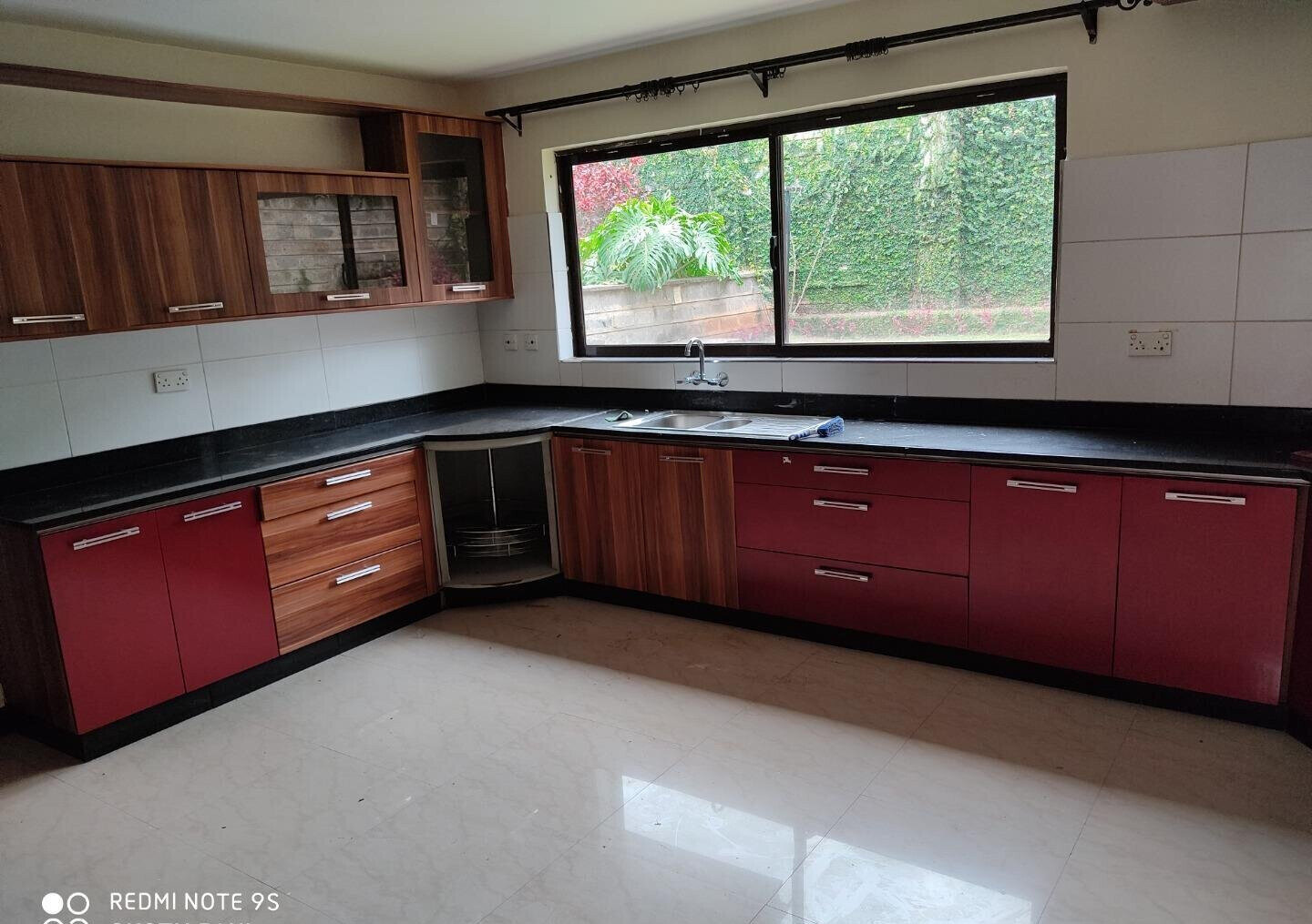 5-Ensuite Townhouse with Pool & DSQ - Grevillea Grove, Westlands