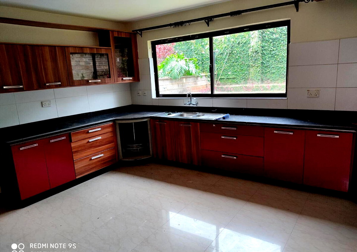5-Ensuite Townhouse with Pool & DSQ - Grevillea Grove, Westlands