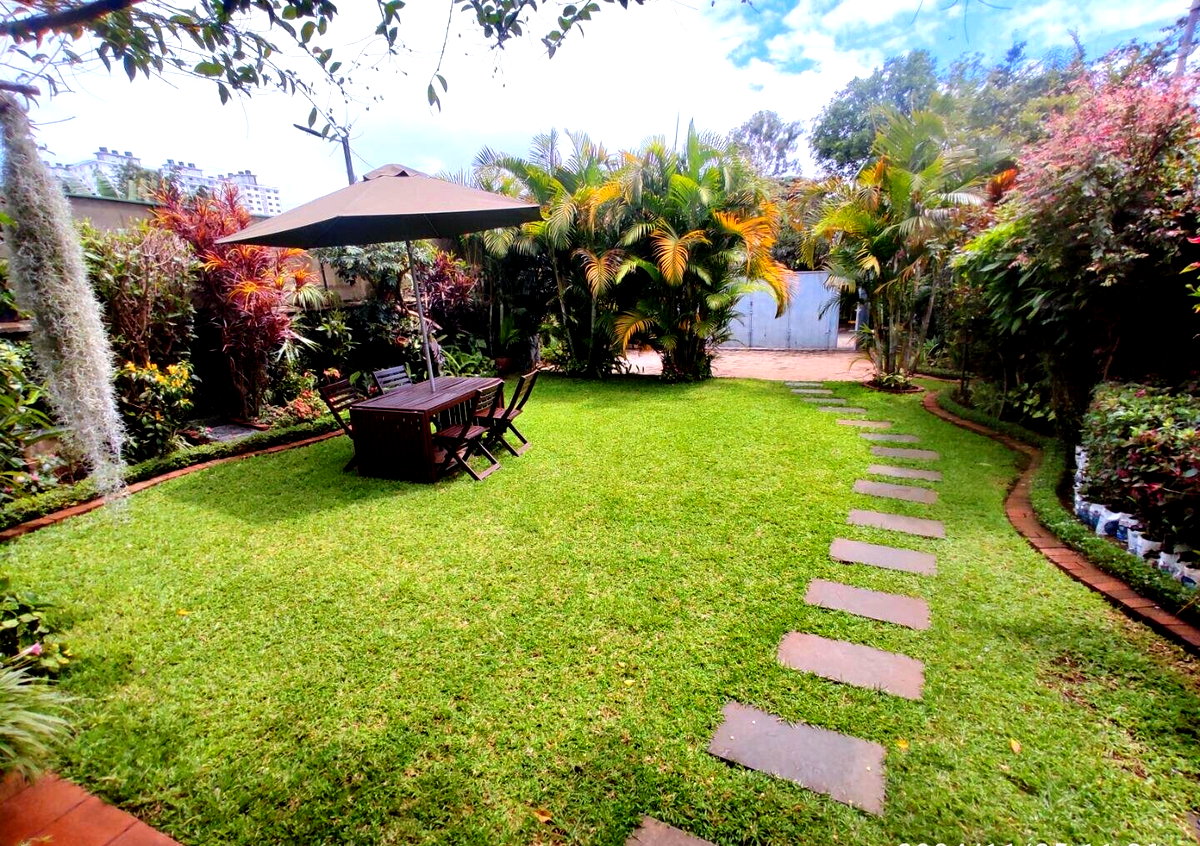 5-Bed Townhouse with Private Garden & DSQ - Kilimani