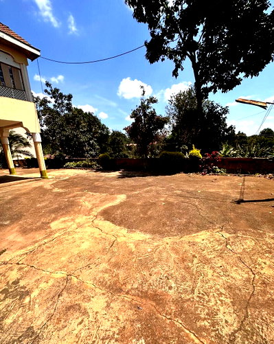 3/4 Acre Garden Plot with Parking - Thindigua