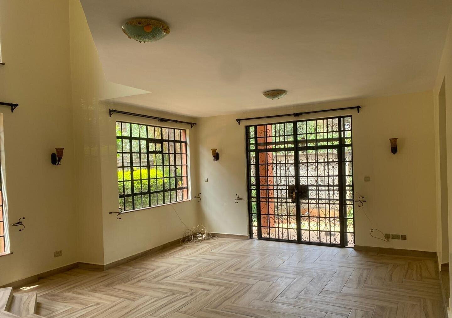 4BR All-Ensuite Townhouse with Flowered Garden - Lavington