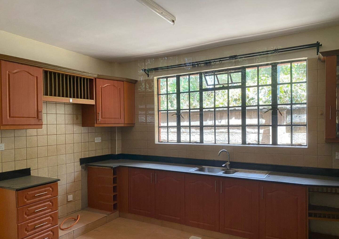 4BR All-Ensuite Townhouse with Flowered Garden - Lavington