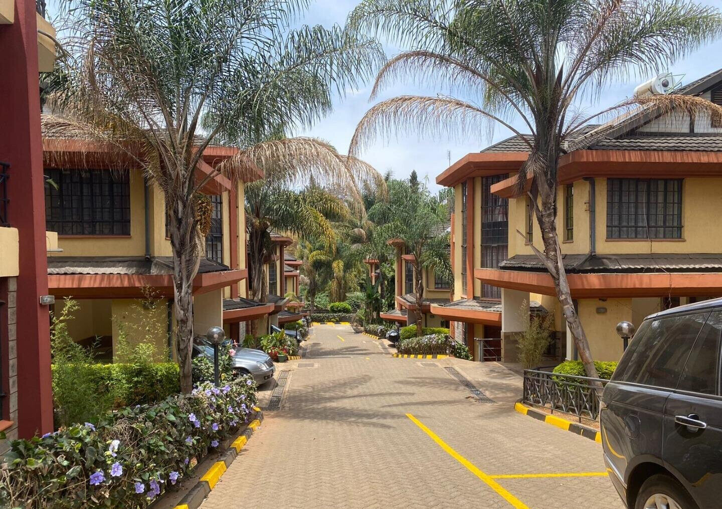 4BR All-Ensuite Townhouse with Flowered Garden - Lavington