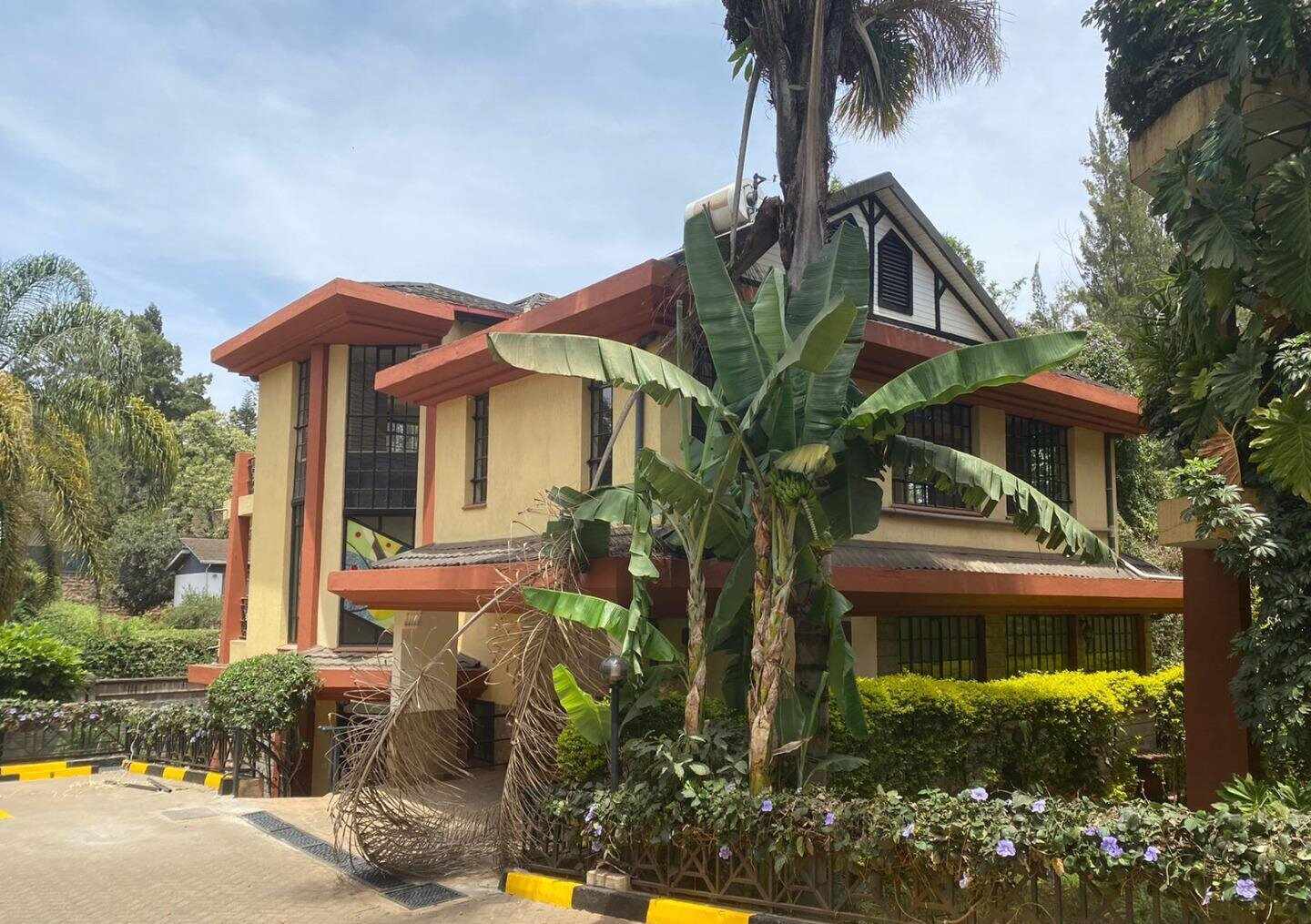 4BR All-Ensuite Townhouse with Flowered Garden - Lavington