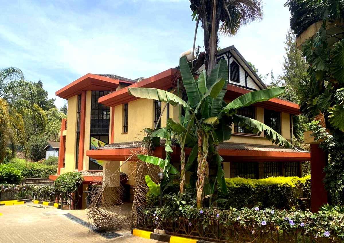 4BR All-Ensuite Townhouse with Flowered Garden - Lavington