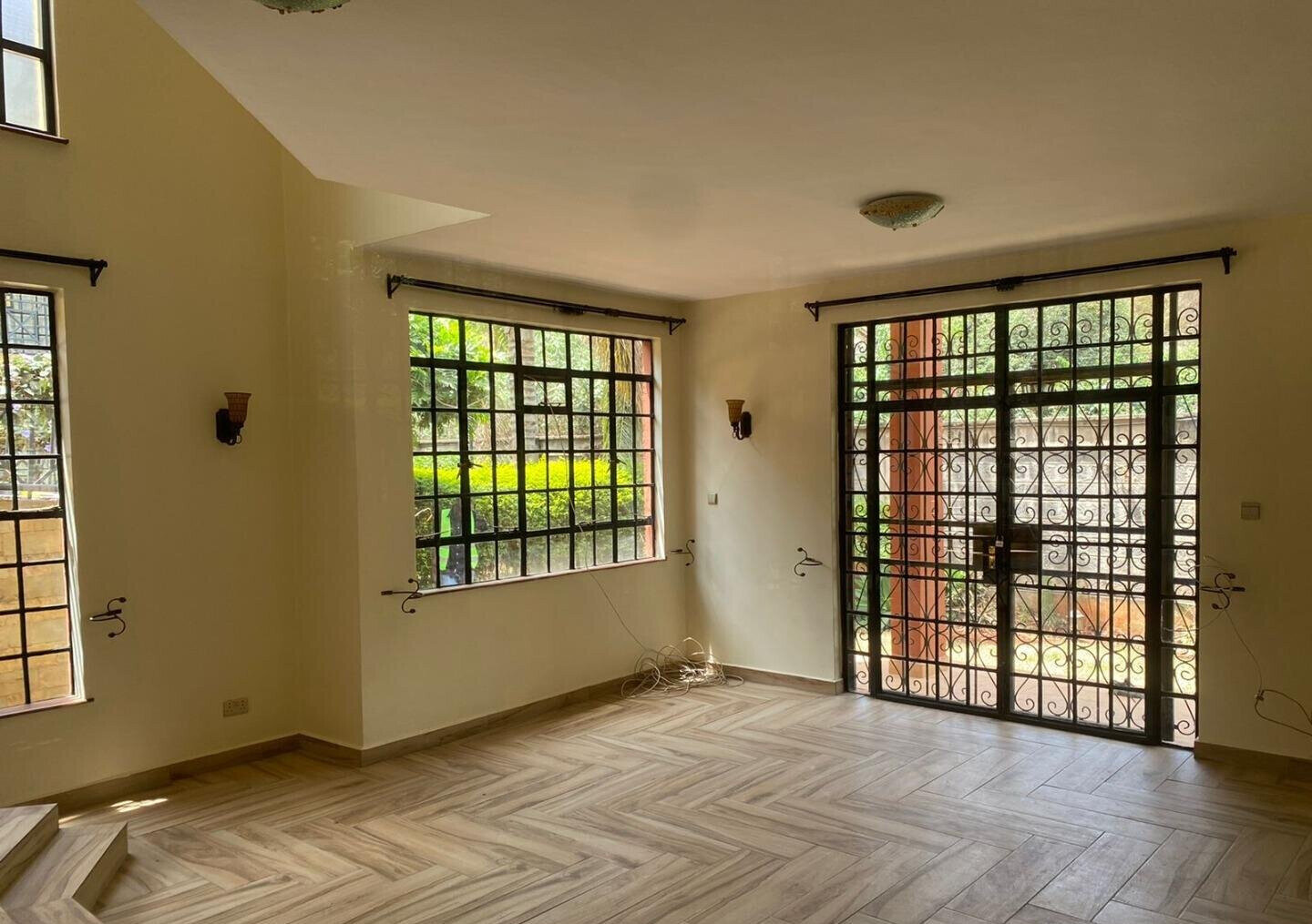 4BR All-Ensuite Townhouse with Flowered Garden - Lavington