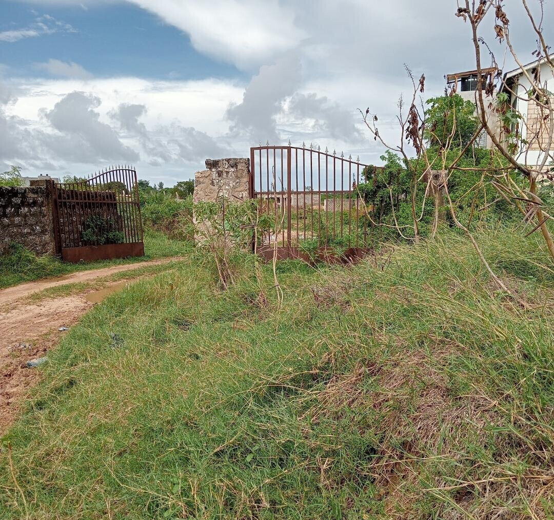 Pet Friendly Quarter Acre in Utange