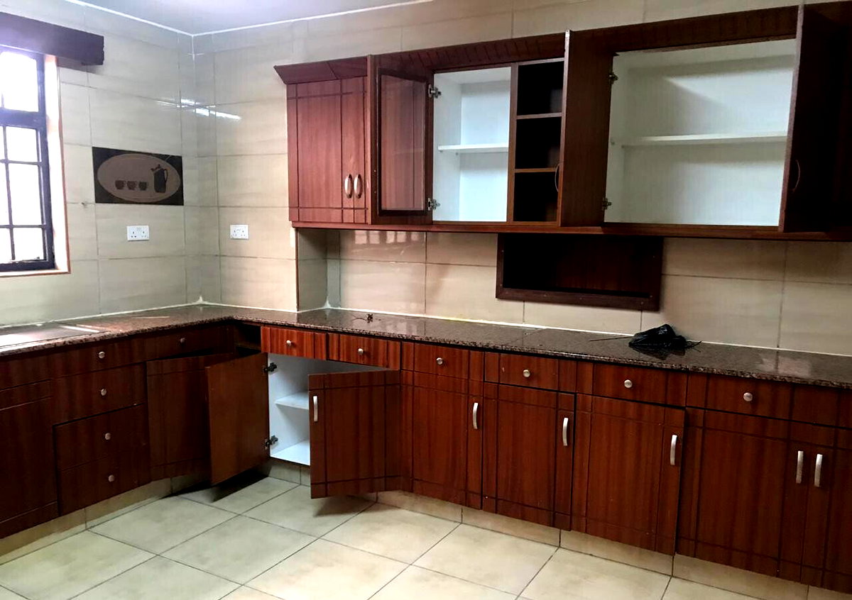 4-Bed Townhouse with Family Room & Fitted Kitchen - Lavington
