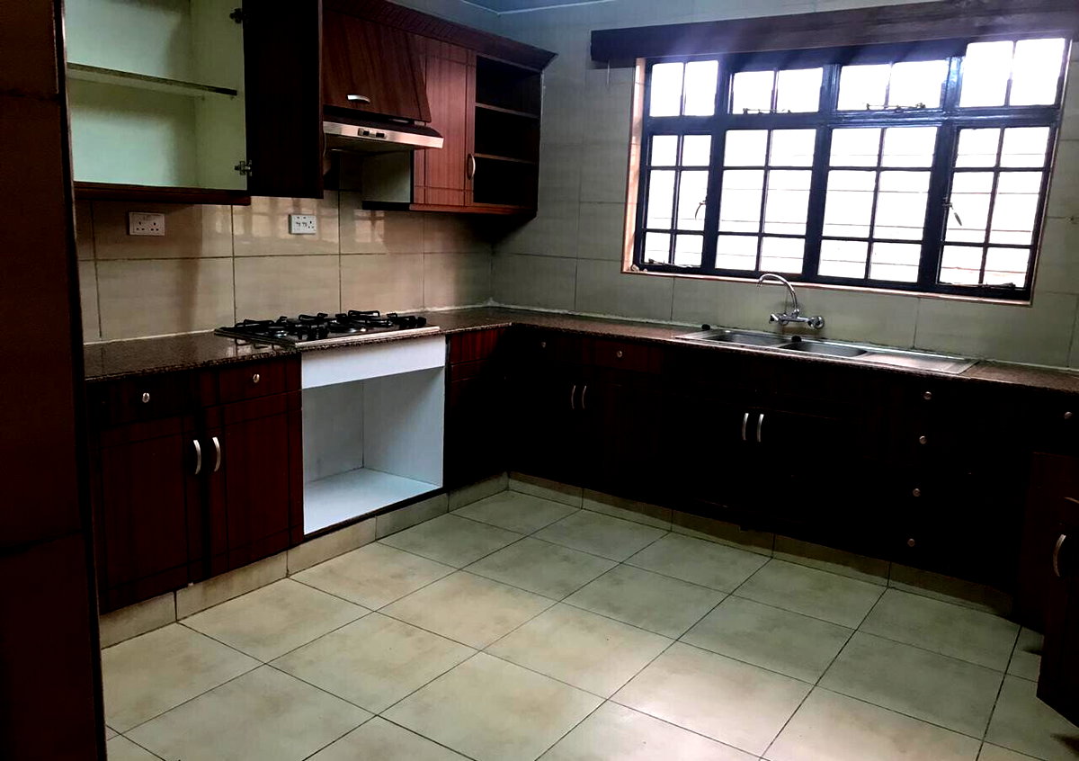 4-Bed Townhouse with Family Room & Fitted Kitchen - Lavington