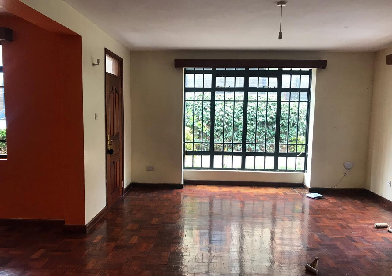 4-Bed Townhouse with Family Room & Fitted Kitchen - Lavington