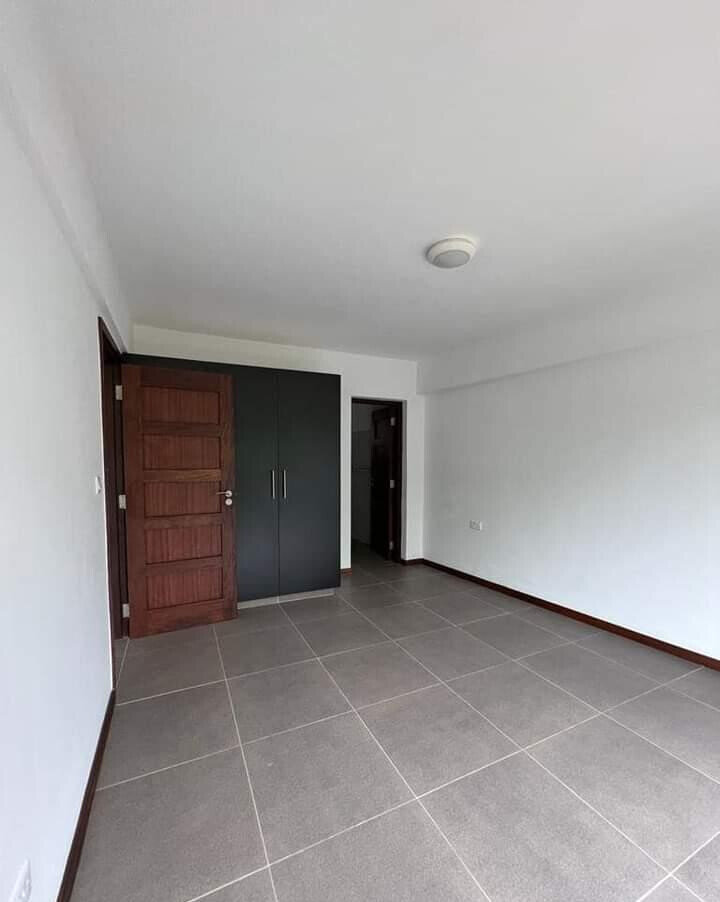 5-Ensuite Villa with Jacuzzi & Private Garden - Lavington