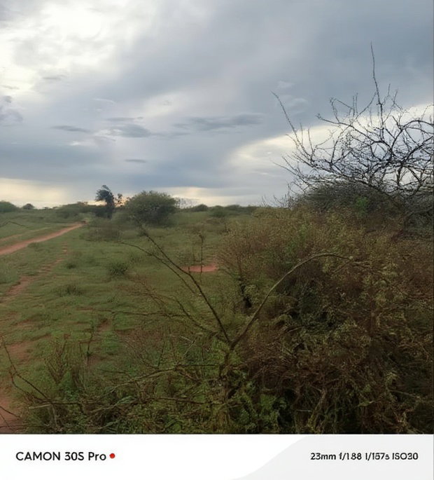 10 Acres 7km Kutoka Kwa Tarmac