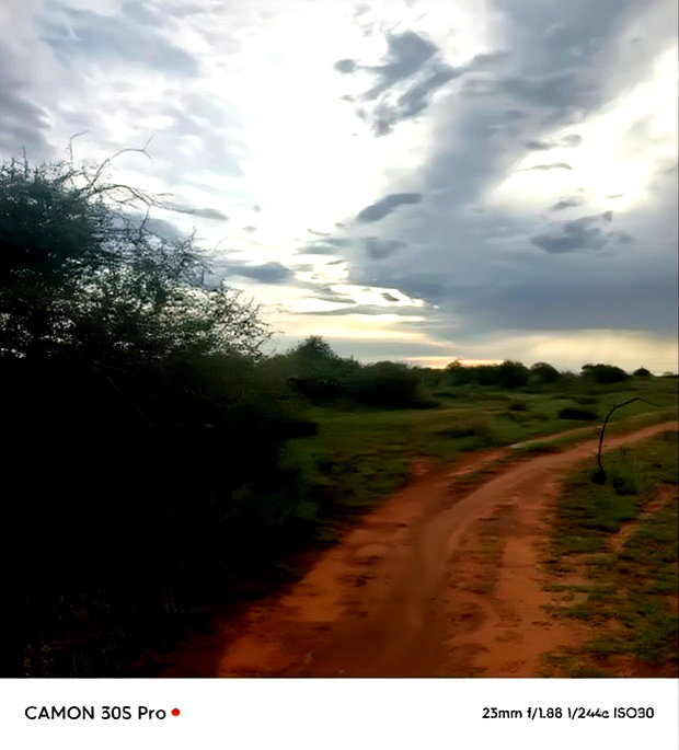 10 Acres 7km Kutoka Kwa Tarmac