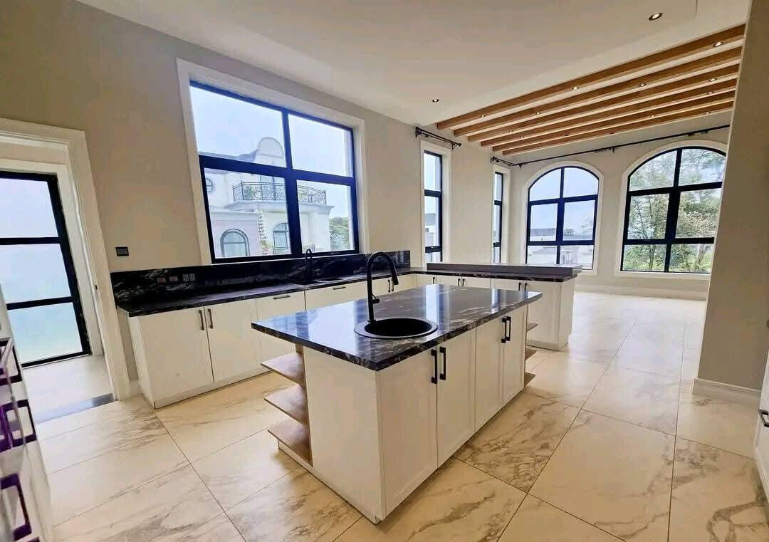5-Ensuite Townhouse with Rooftop Terrace & DSQ - Loresho