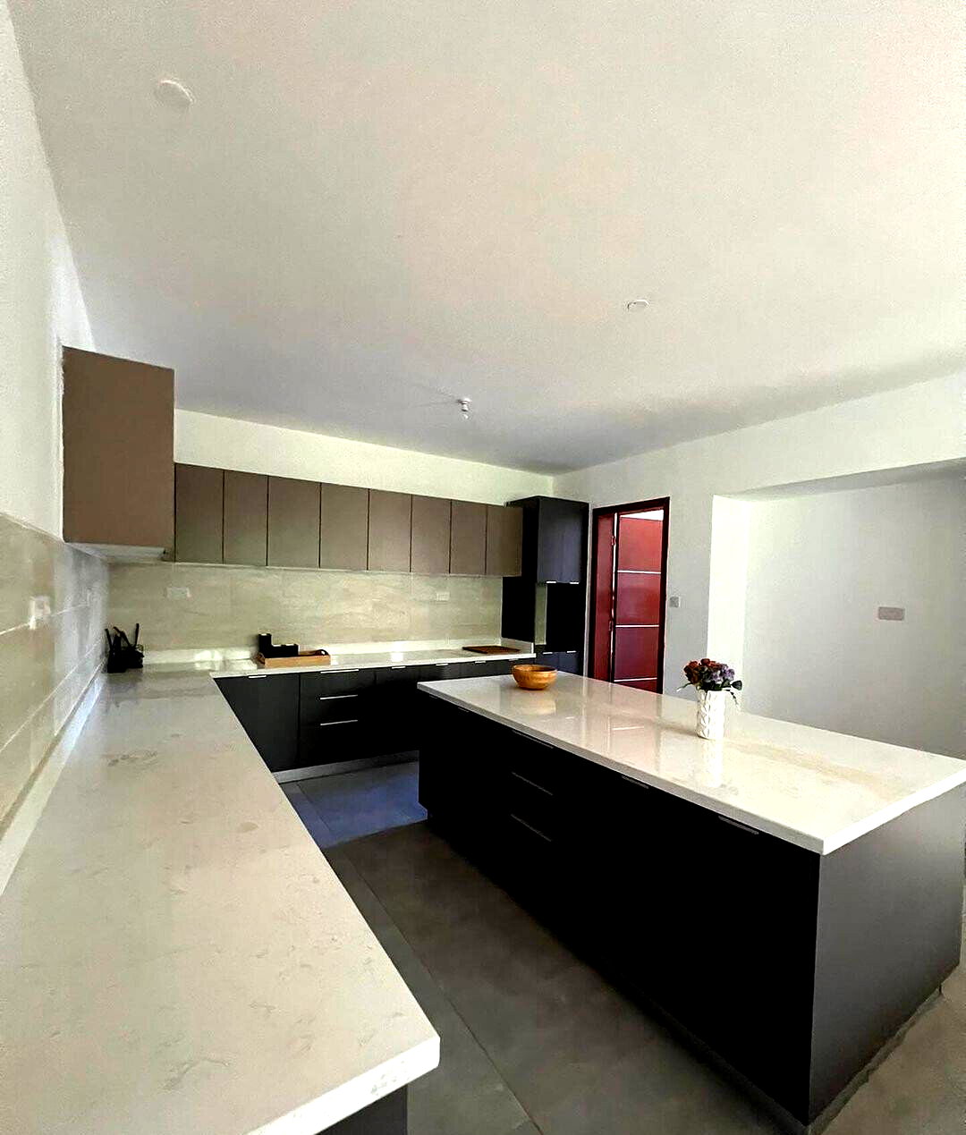 5-Ensuite Villa with Pool on Half-Acre – Karen