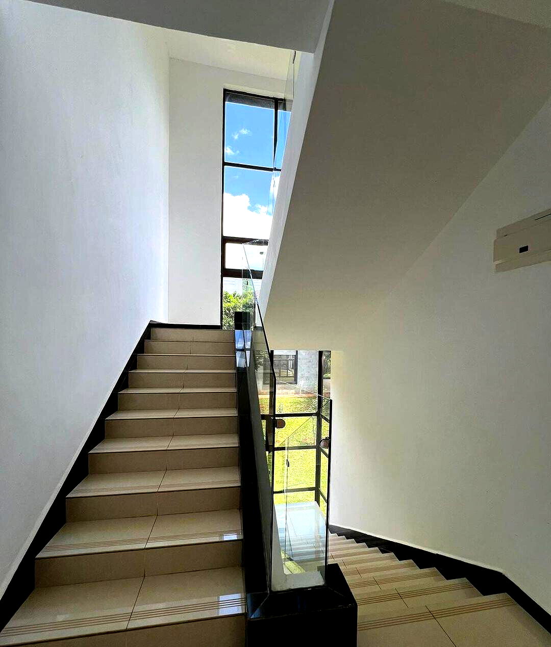 5-Ensuite Villa with Pool on Half-Acre – Karen