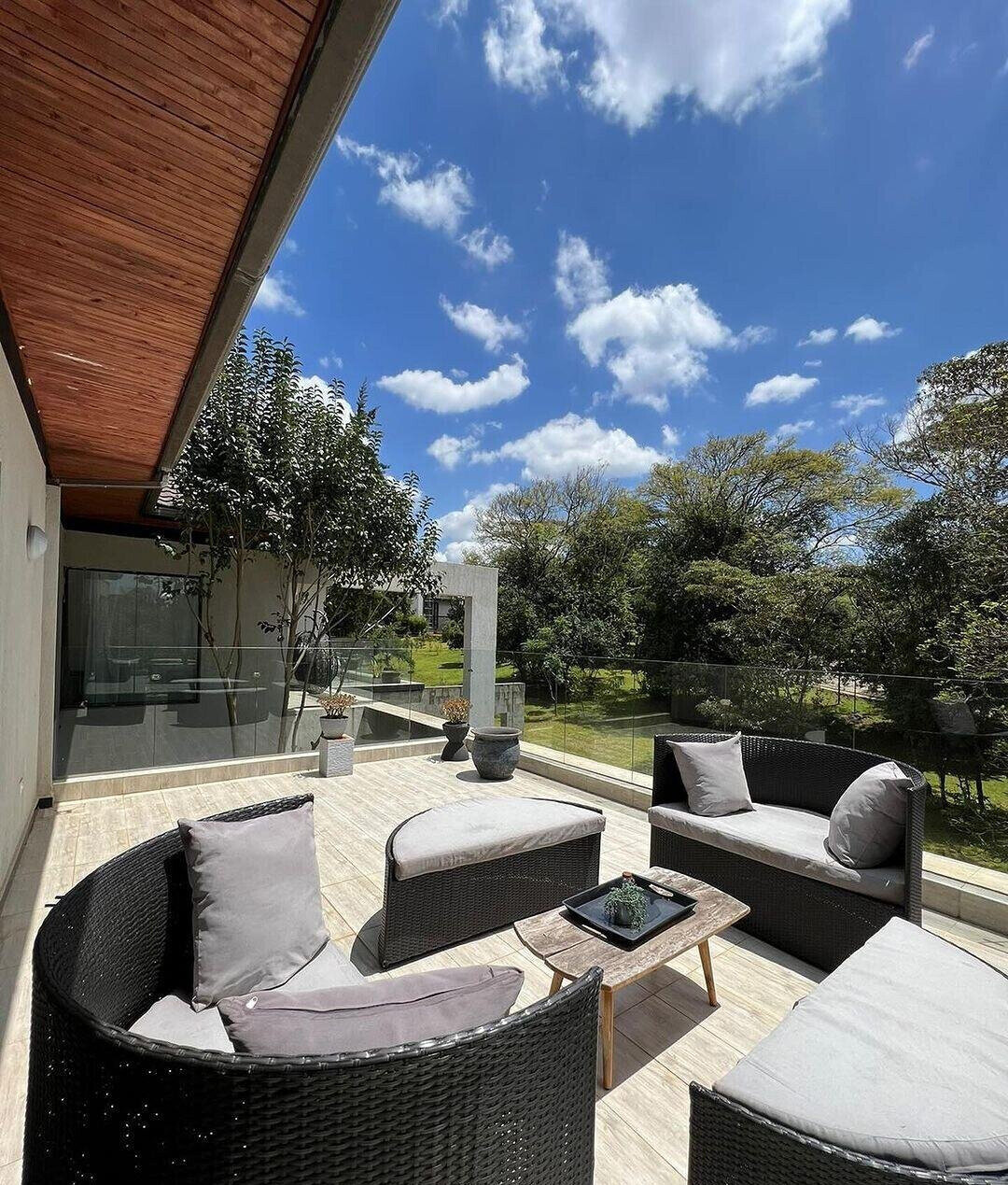 5-Ensuite Villa with Pool on Half-Acre – Karen