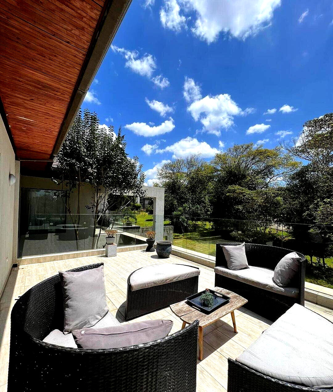 5-Ensuite Villa with Pool on Half-Acre – Karen