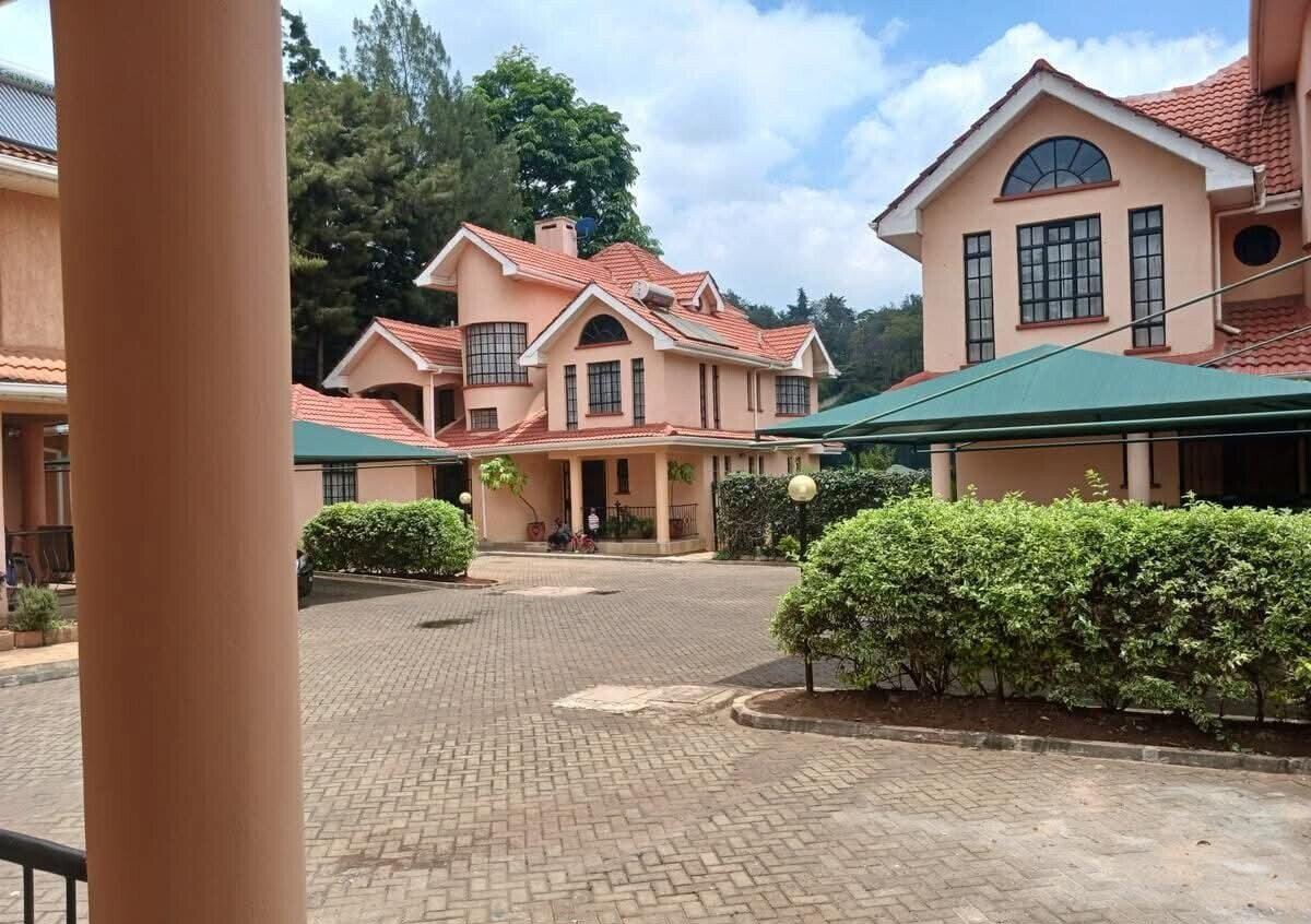 5-Ensuite Townhouse with Servant Quarters & Generator - Lavington