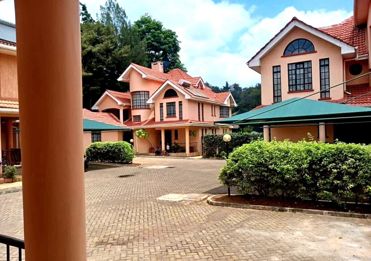 5-Ensuite Townhouse with Servant Quarters & Generator - Lavington