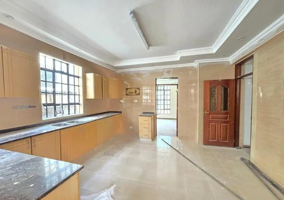 5-Ensuite Townhouse with Servant Quarters & Generator - Lavington
