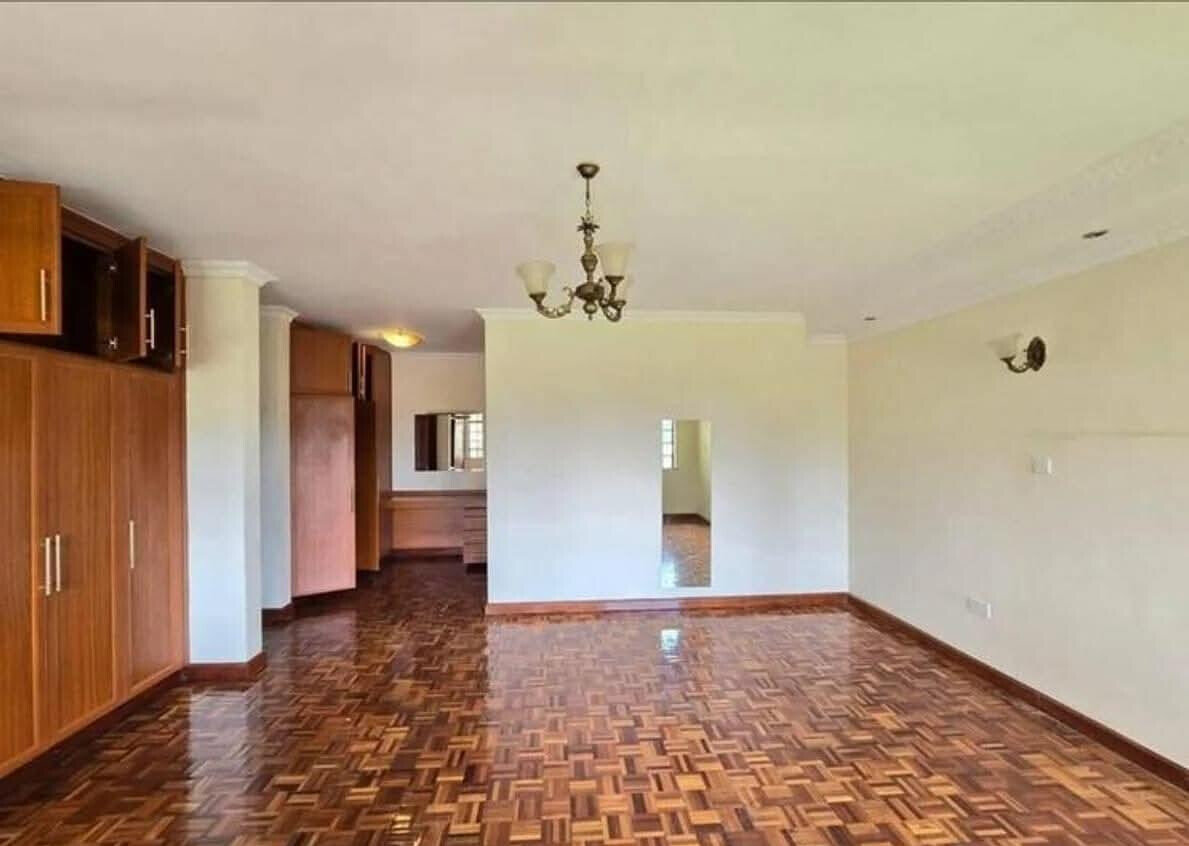 5-Ensuite Townhouse with Servant Quarters & Generator - Lavington