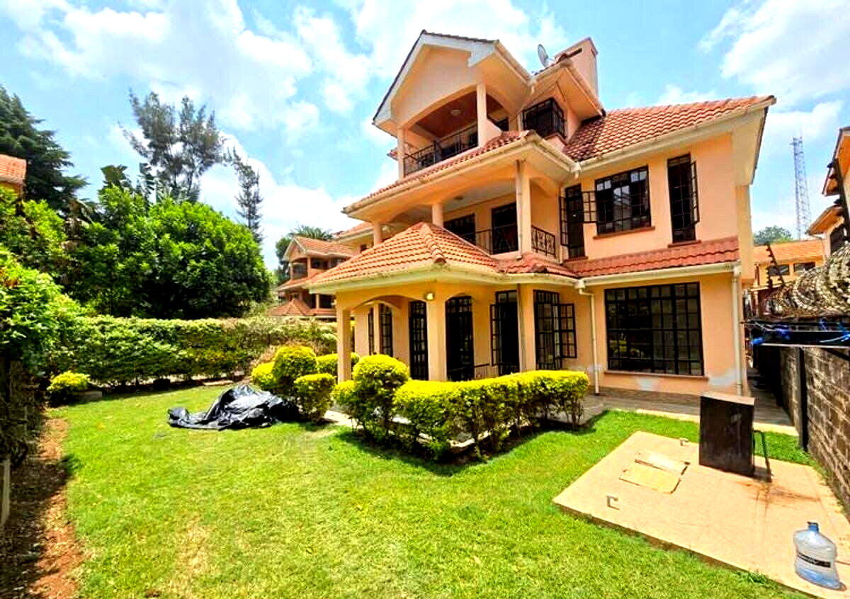 5-Ensuite Townhouse with Servant Quarters & Generator - Lavington