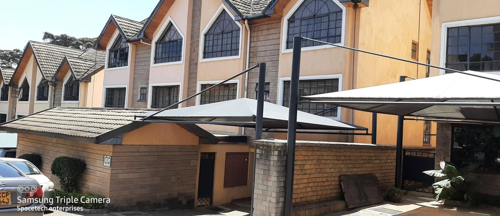 5-Ensuite Family Townhouse with Sunken Lounge & Fireplace - Lavington