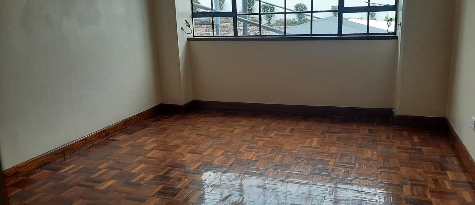 5-Ensuite Family Townhouse with Sunken Lounge & Fireplace - Lavington