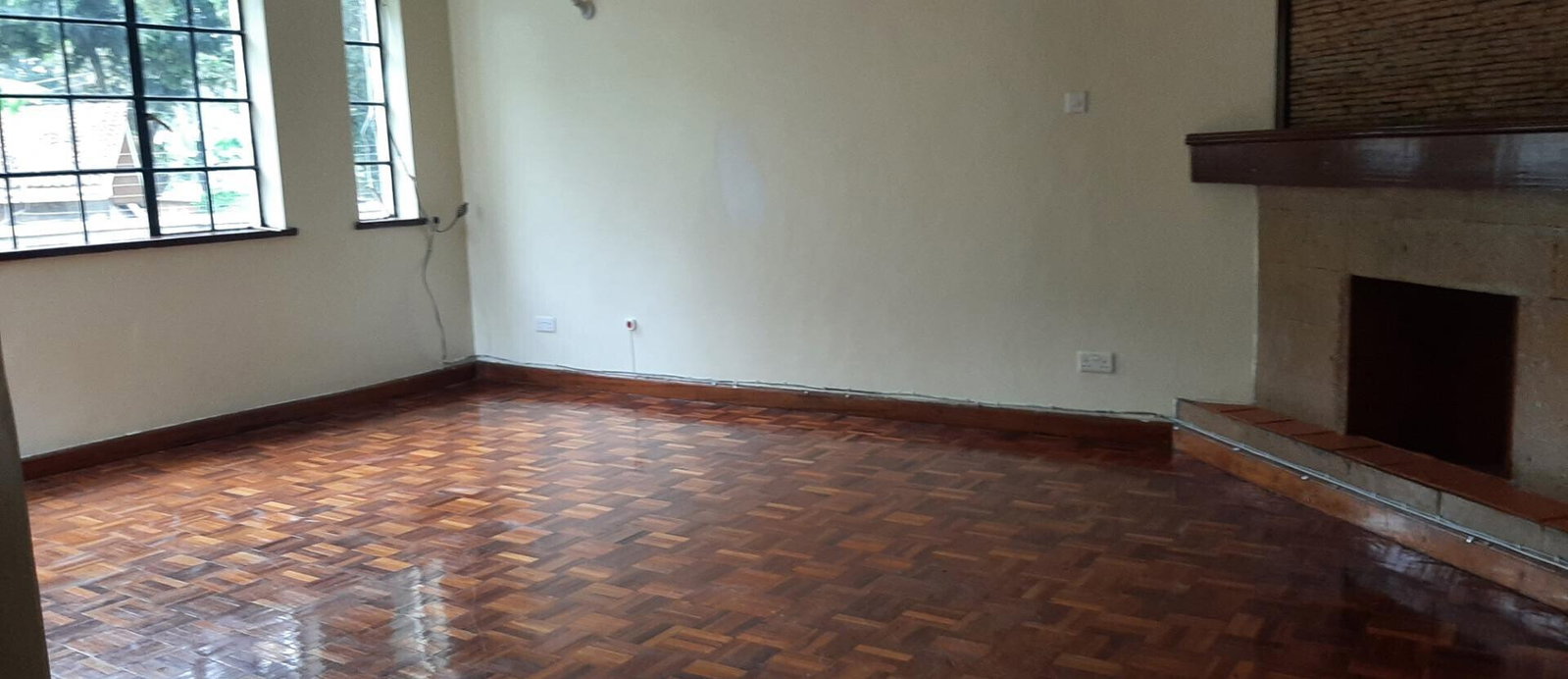 5-Ensuite Family Townhouse with Sunken Lounge & Fireplace - Lavington
