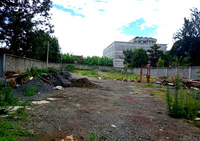 Garden Plot with Parking - KSh 40M