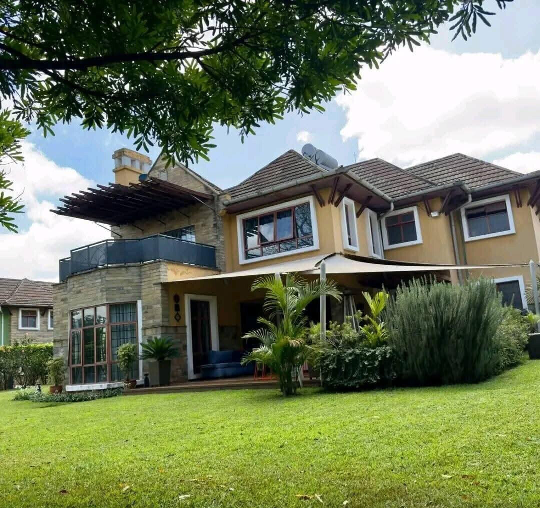 5BR All-Ensuite Townhouse with Sunken Lounge & Fireplace - Old Runda