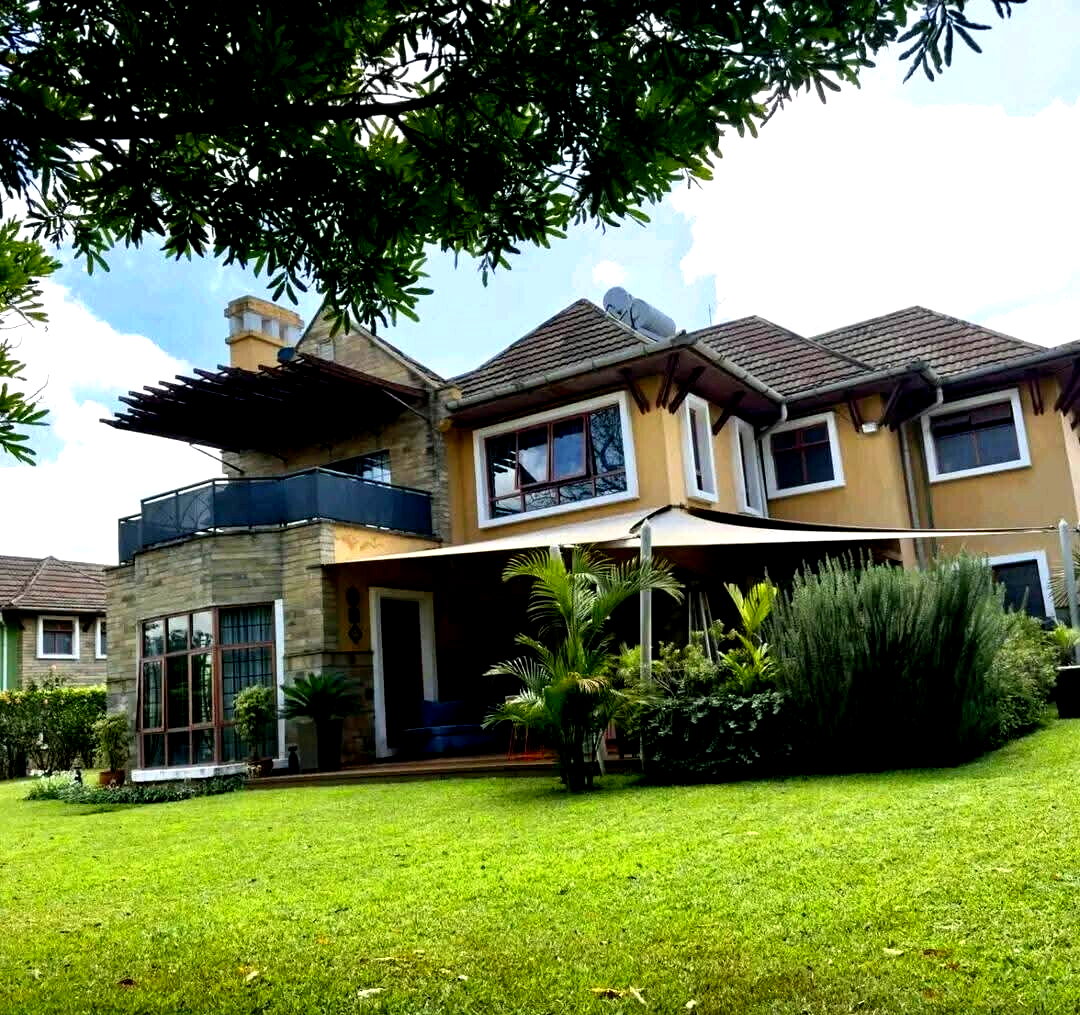 5BR All-Ensuite Townhouse with Sunken Lounge & Fireplace - Old Runda