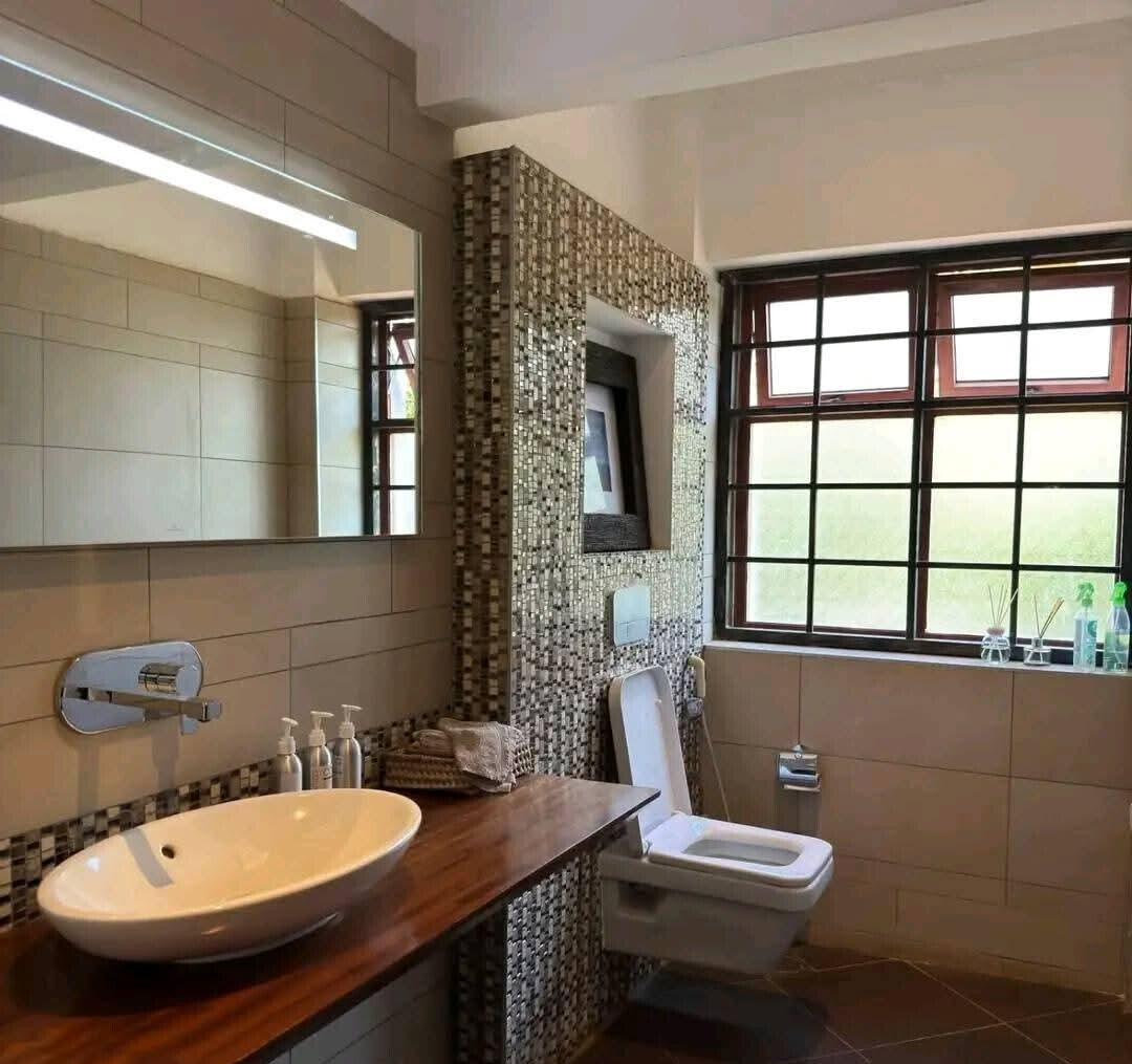 5BR All-Ensuite Townhouse with Sunken Lounge & Fireplace - Old Runda