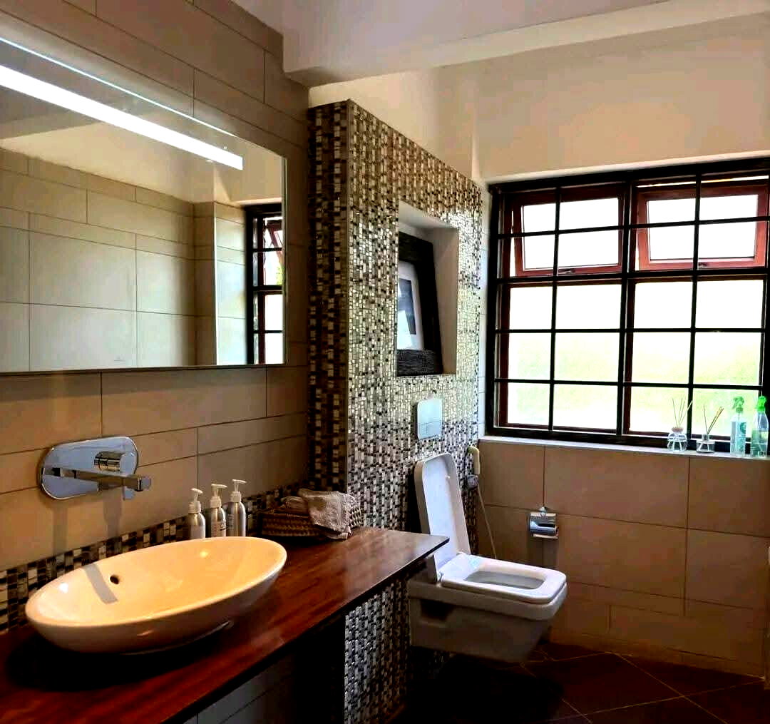 5BR All-Ensuite Townhouse with Sunken Lounge & Fireplace - Old Runda