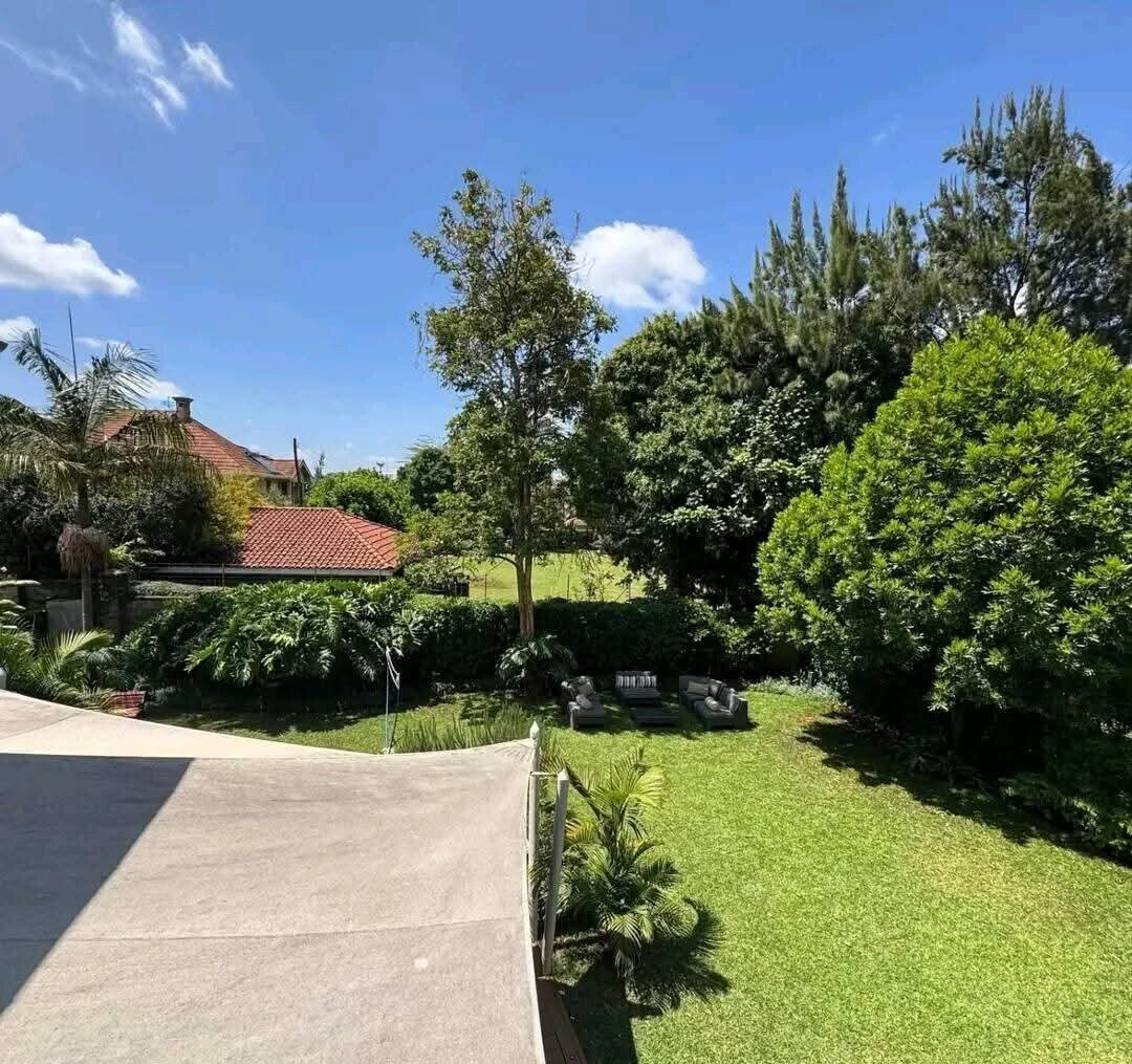 5BR All-Ensuite Townhouse with Sunken Lounge & Fireplace - Old Runda
