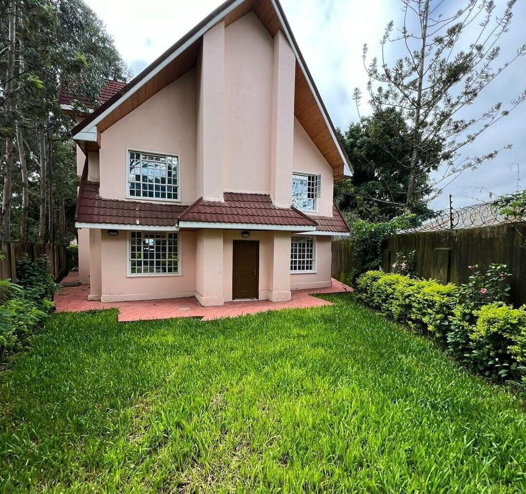Modern 5-Bed Townhouse with DSQ & Garden - Lavington Gated