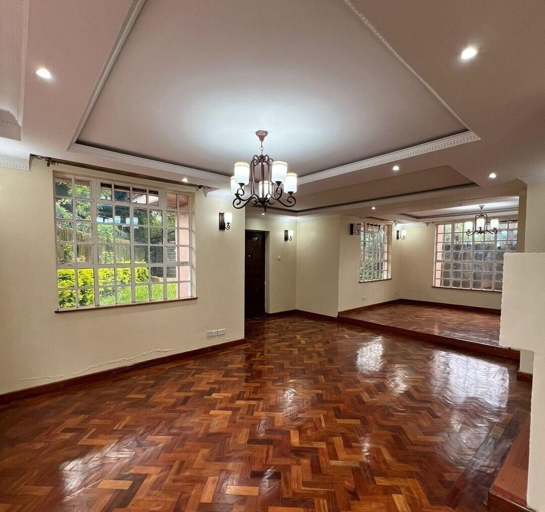 Modern 5-Bed Townhouse with DSQ & Garden - Lavington Gated
